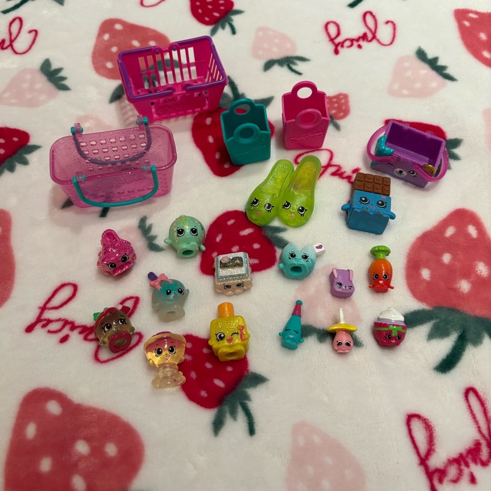 Shopkins Bundle Lot – 12+ Figures, Accessories & Baskets | Mixed Seasons |